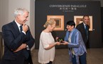musei-istituzioni/palazzo-della-permanente-milano/thumb/thumb_valentina-aprea-dona-la-rosa-camuna-a-domenica_145x91.jpg